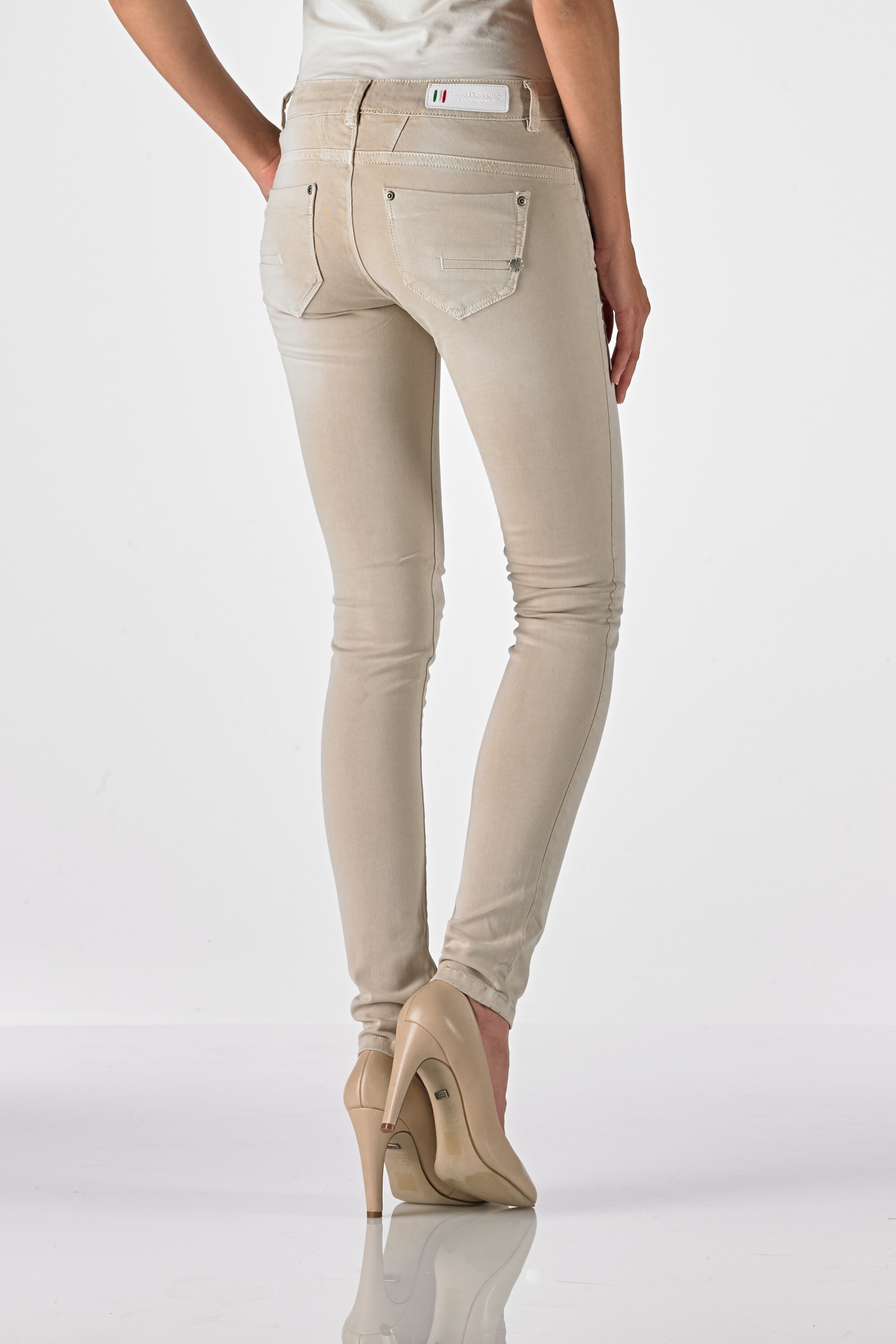 Sun - Slim (Chalk Wash Amarillo)