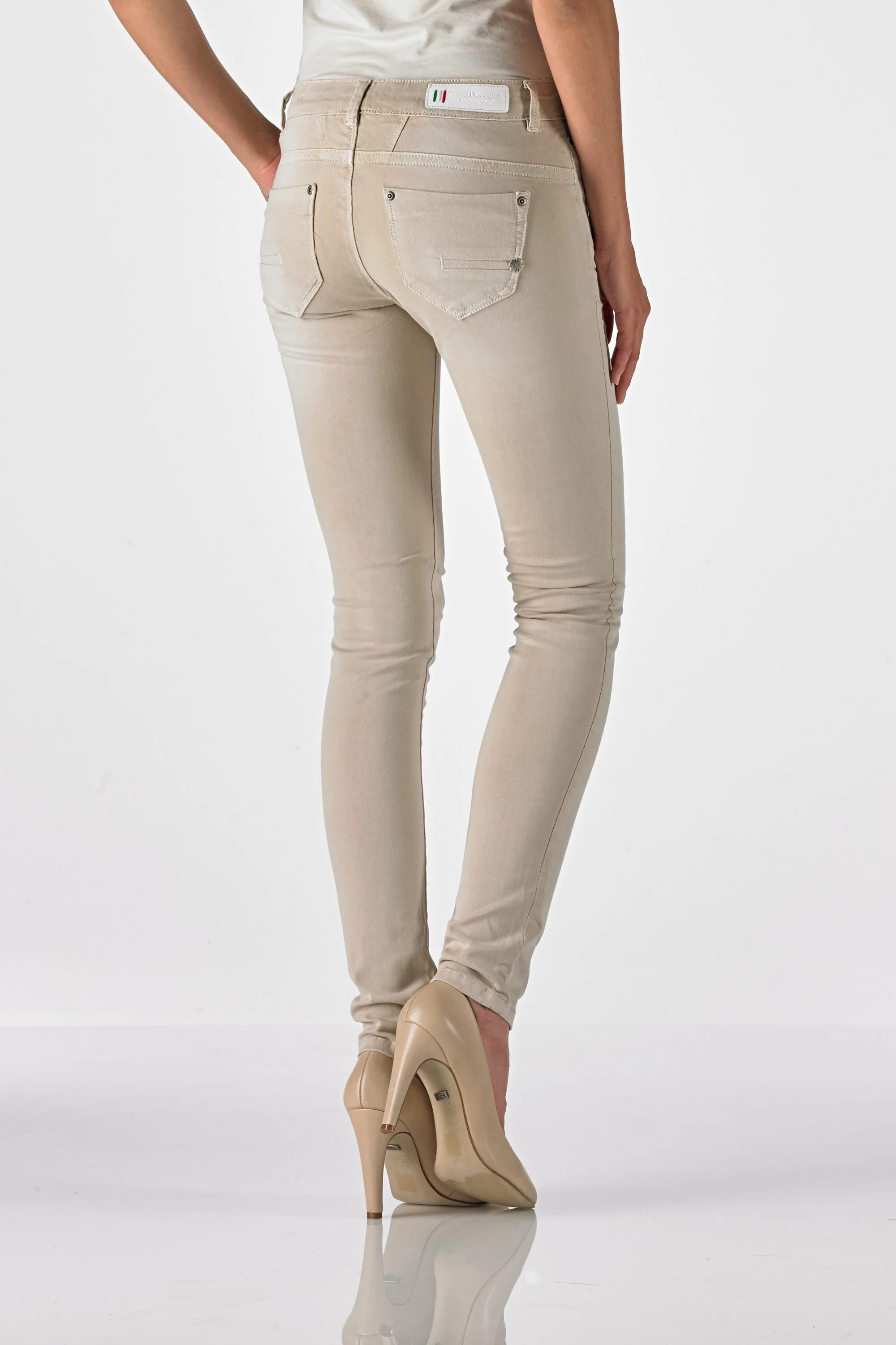 Sun - Slim (Chalk Wash Amarillo)