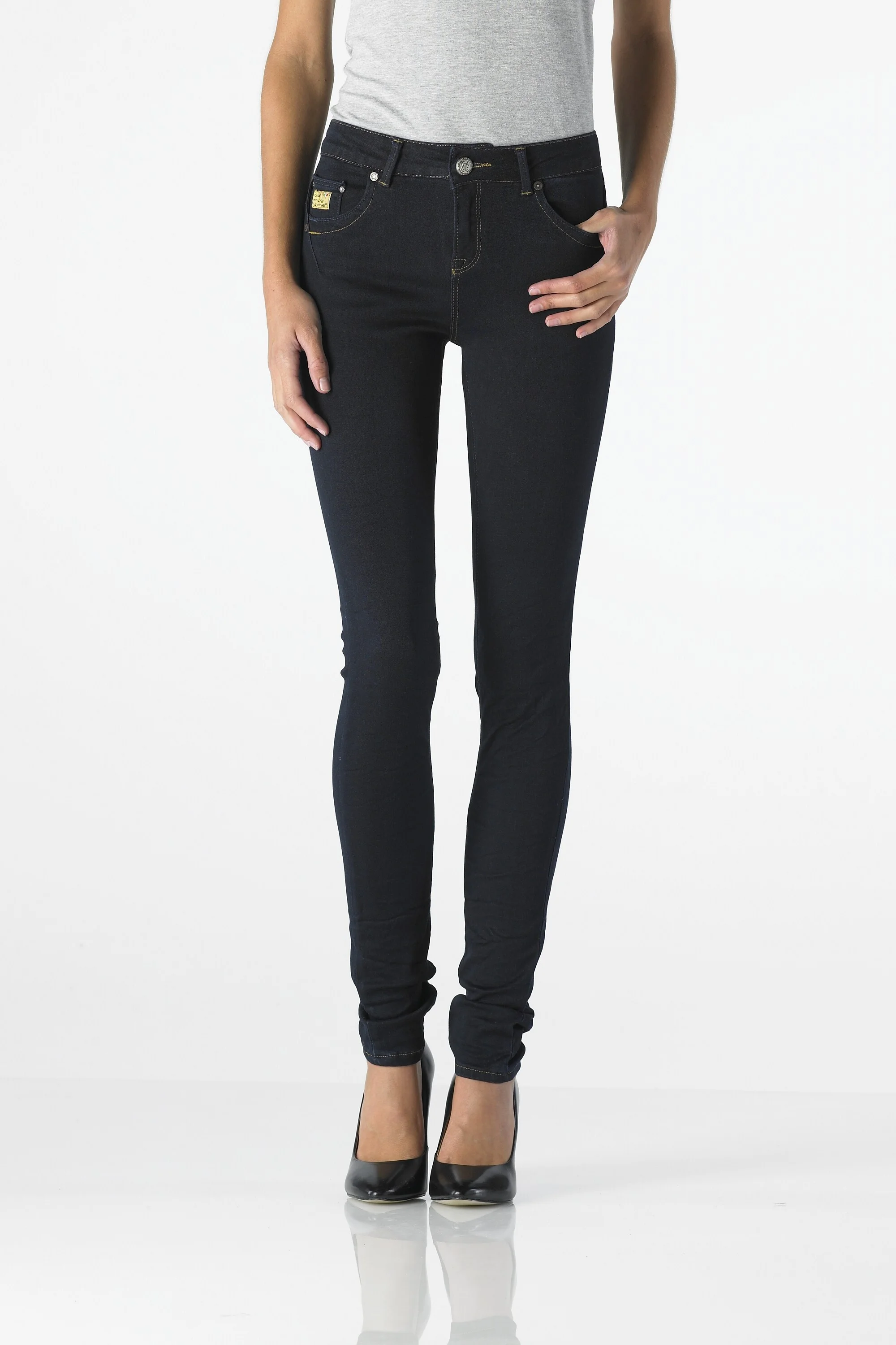 Sunny - Highwaist Slim (Dark Enzyme Wash)