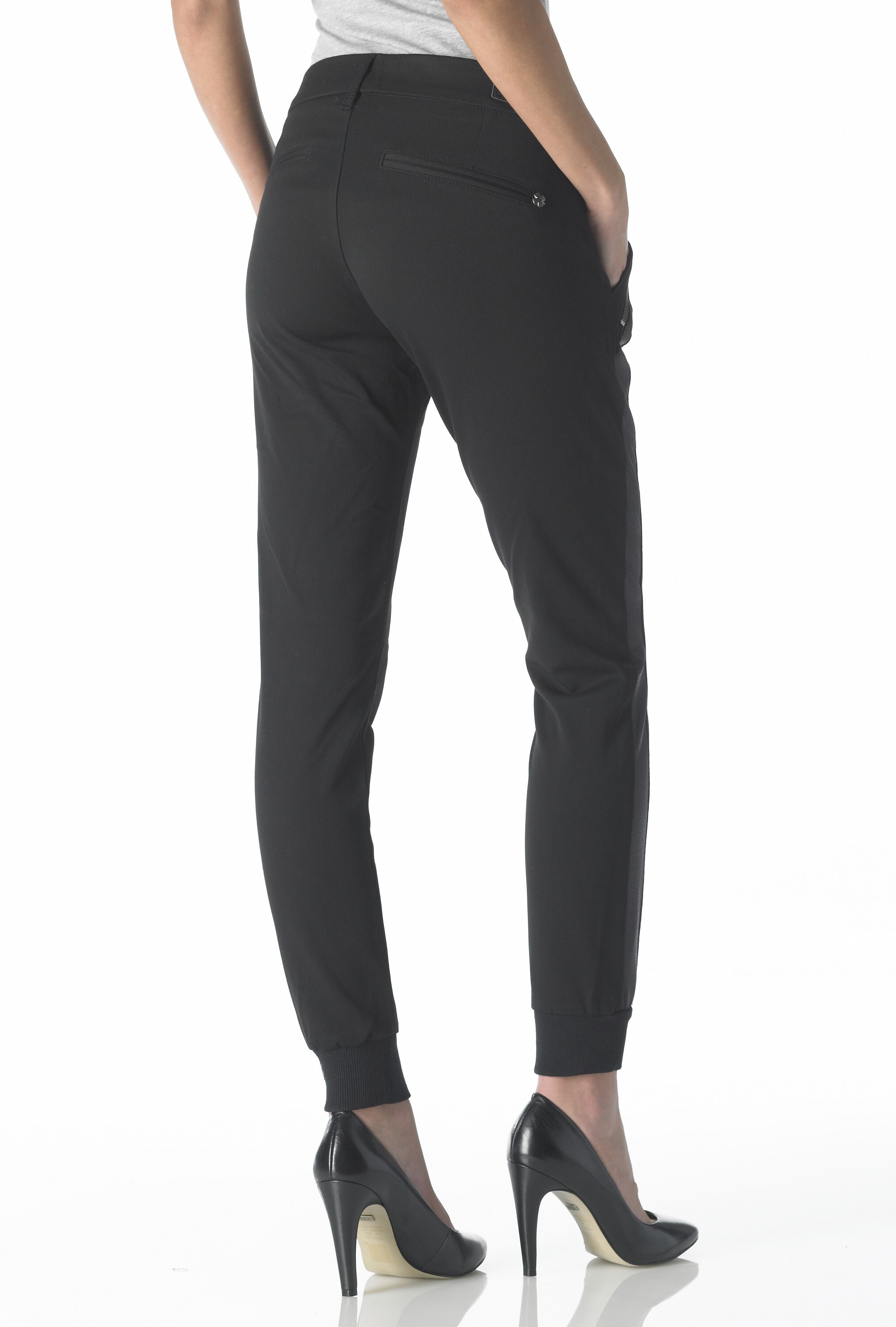 Sharon - Relaxed (Black)