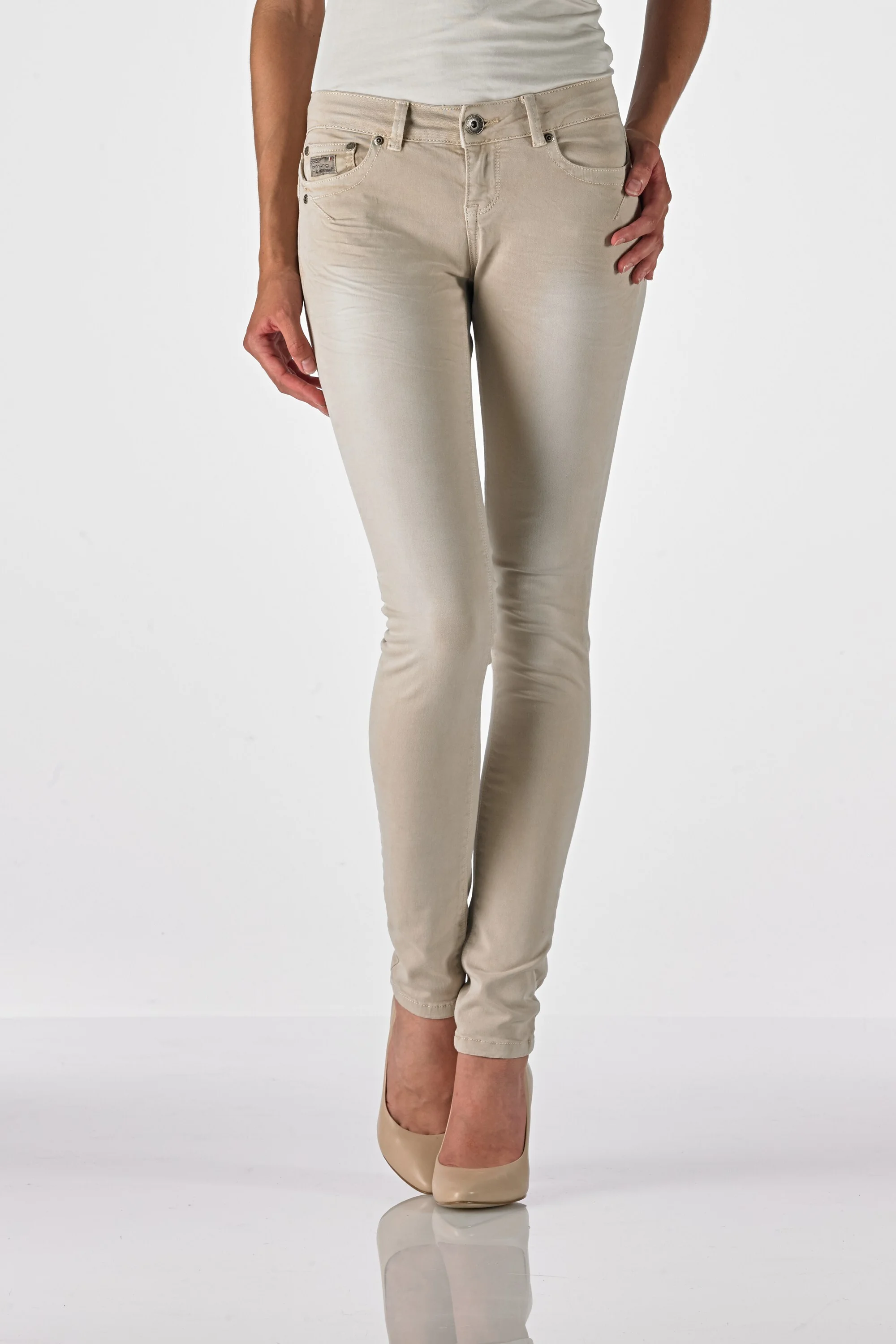 Sun - Slim (Chalk Wash Amarillo)