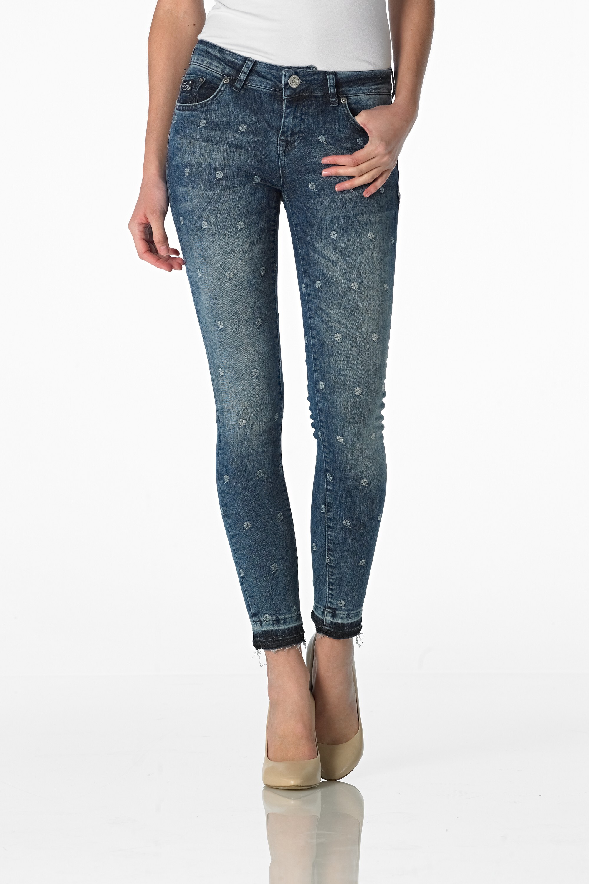 Tesla - Slim (Embroidery Clover)