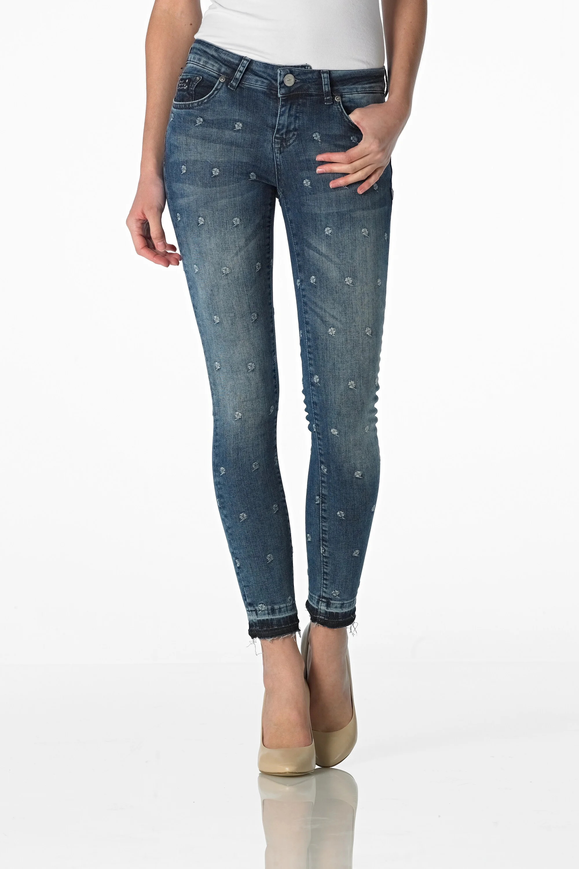 Tesla - Slim (Embroidery Clover)