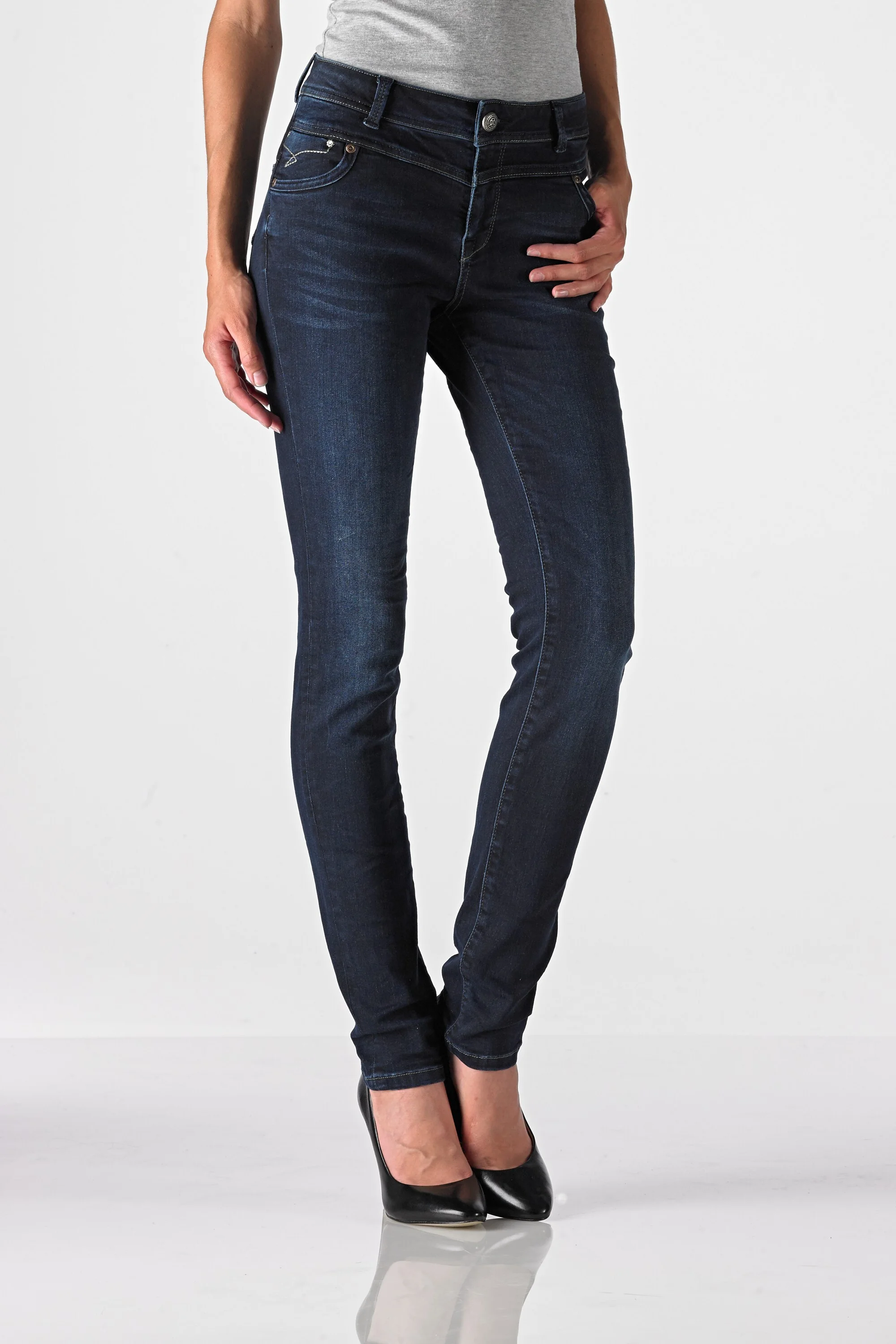 Victoria - Highwaist Slim (Dark Vintage)