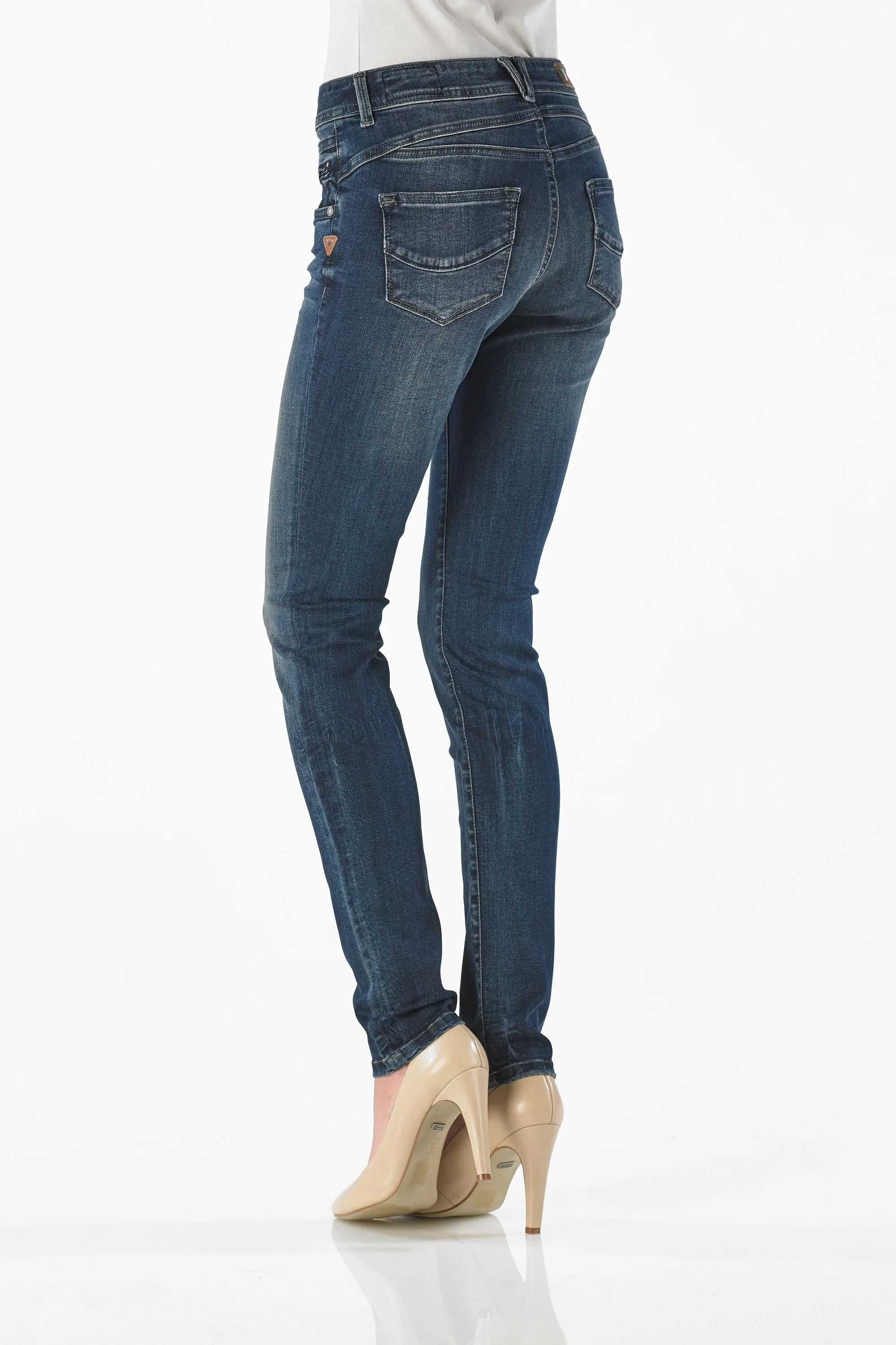 Victoria - Highwaist Slim (Black Prewash)