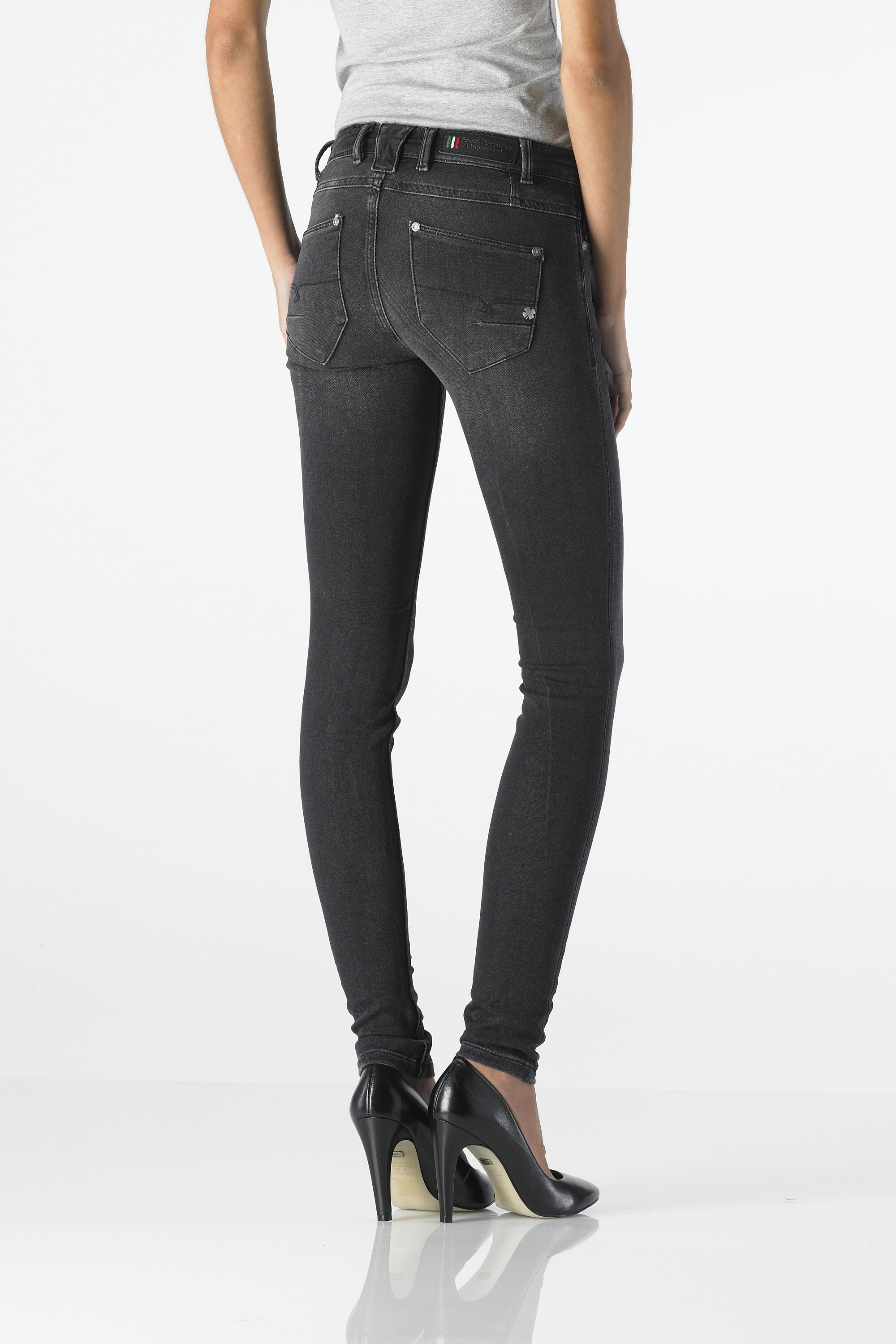 Lilly - Superslim (Sweat Black Used)