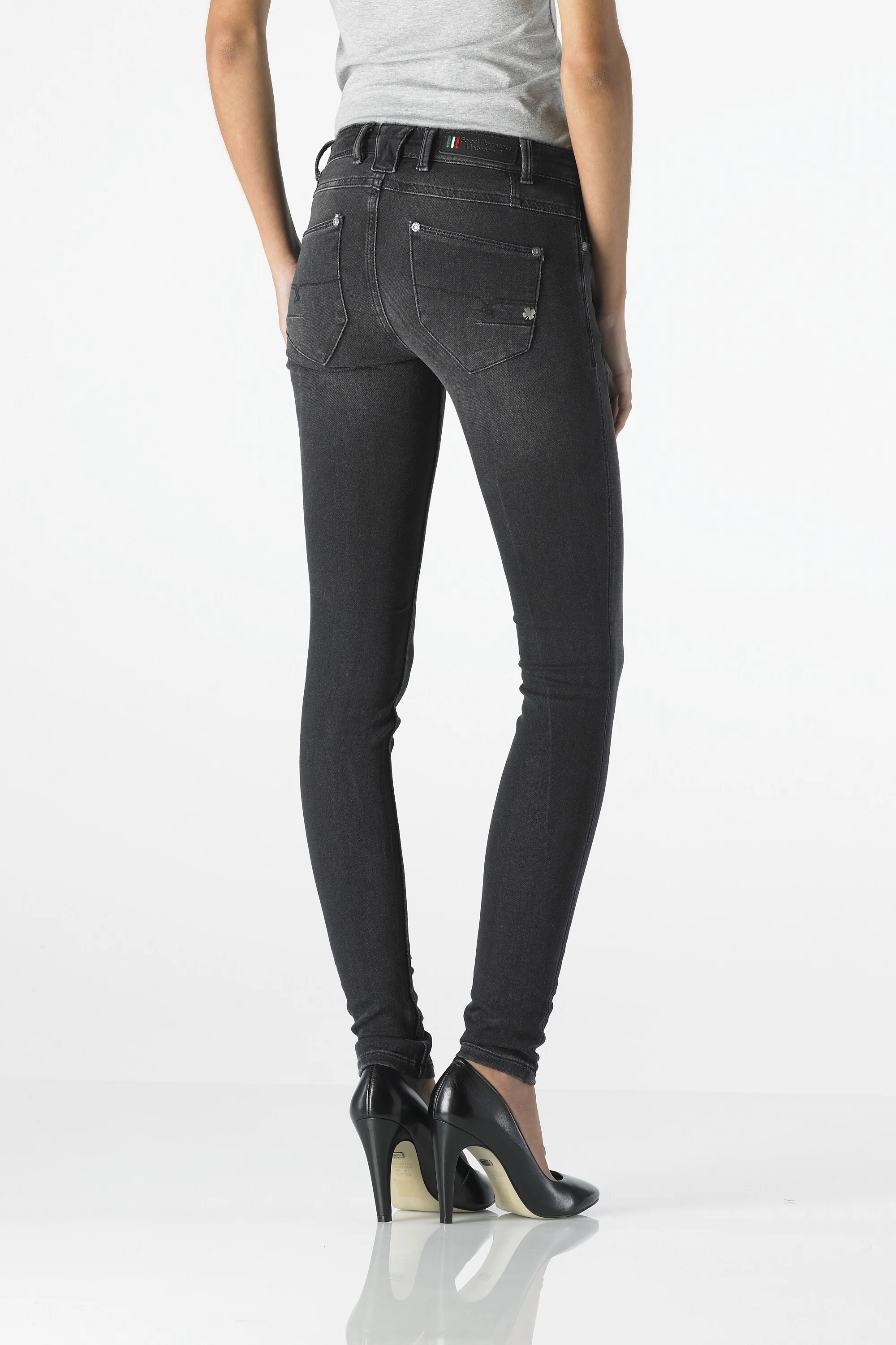 Lilly - Superslim (Sweat Black Used)