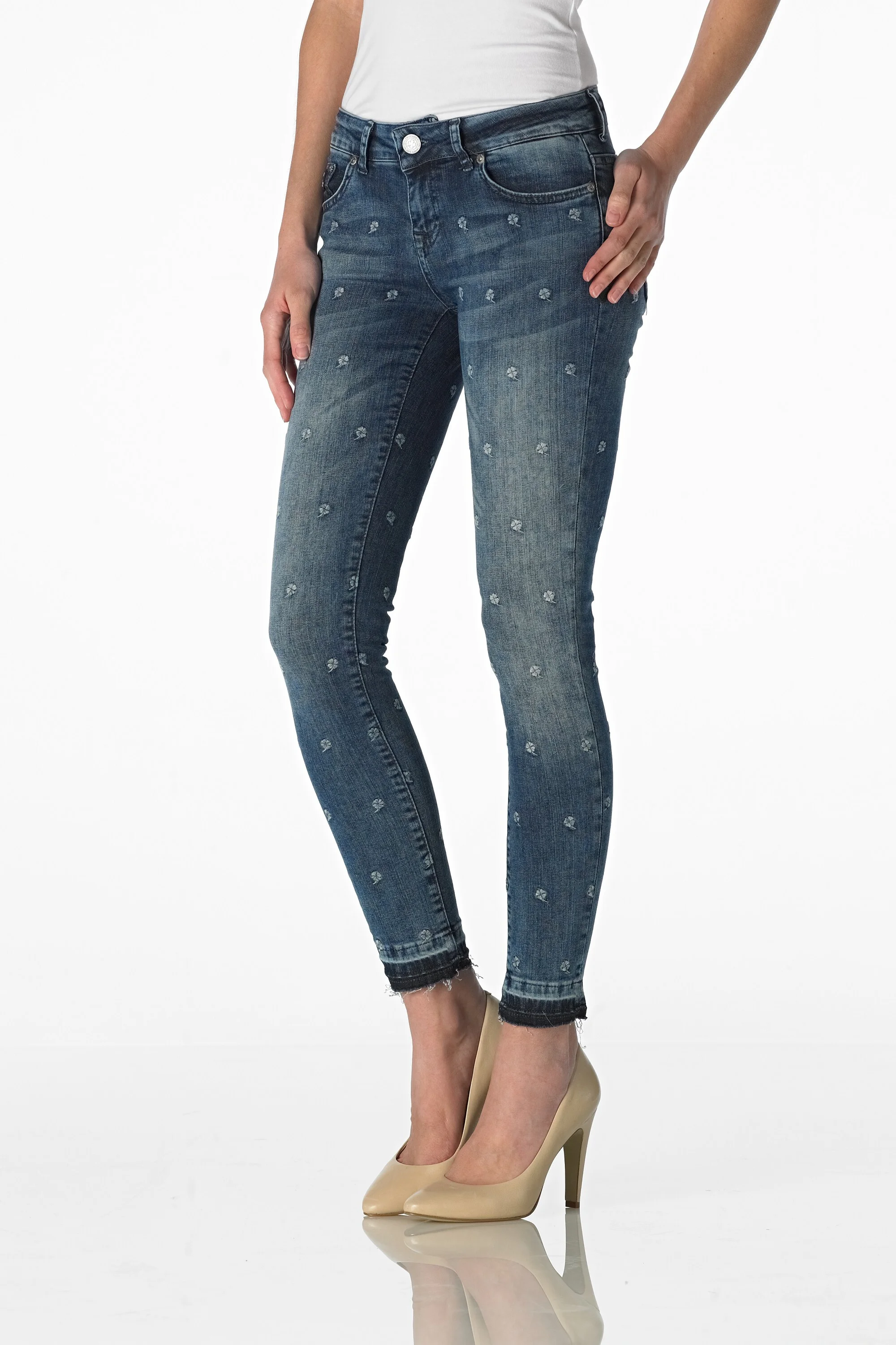 Tesla - Slim (Embroidery Clover)