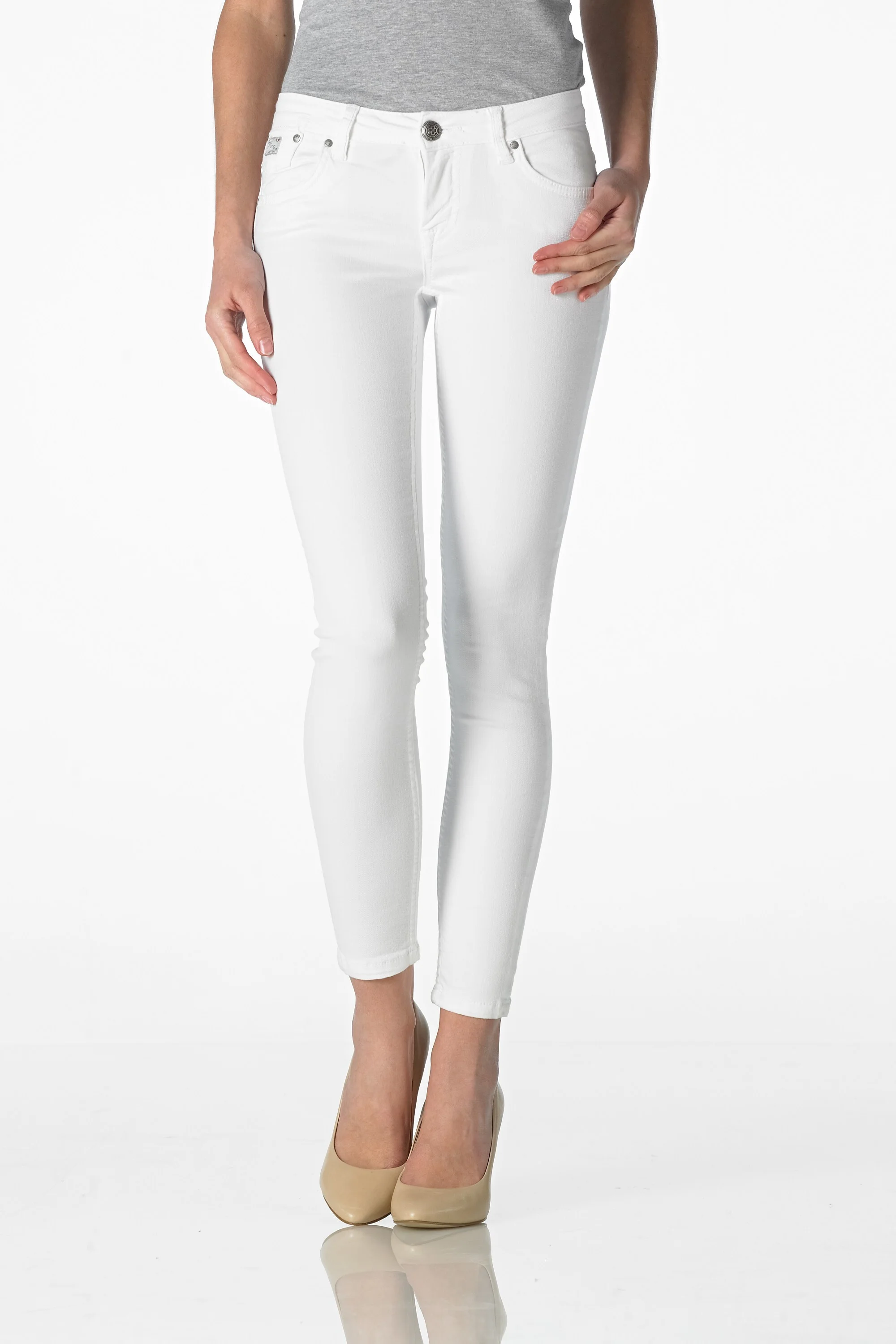 Lilly - Superslim (white cropped)