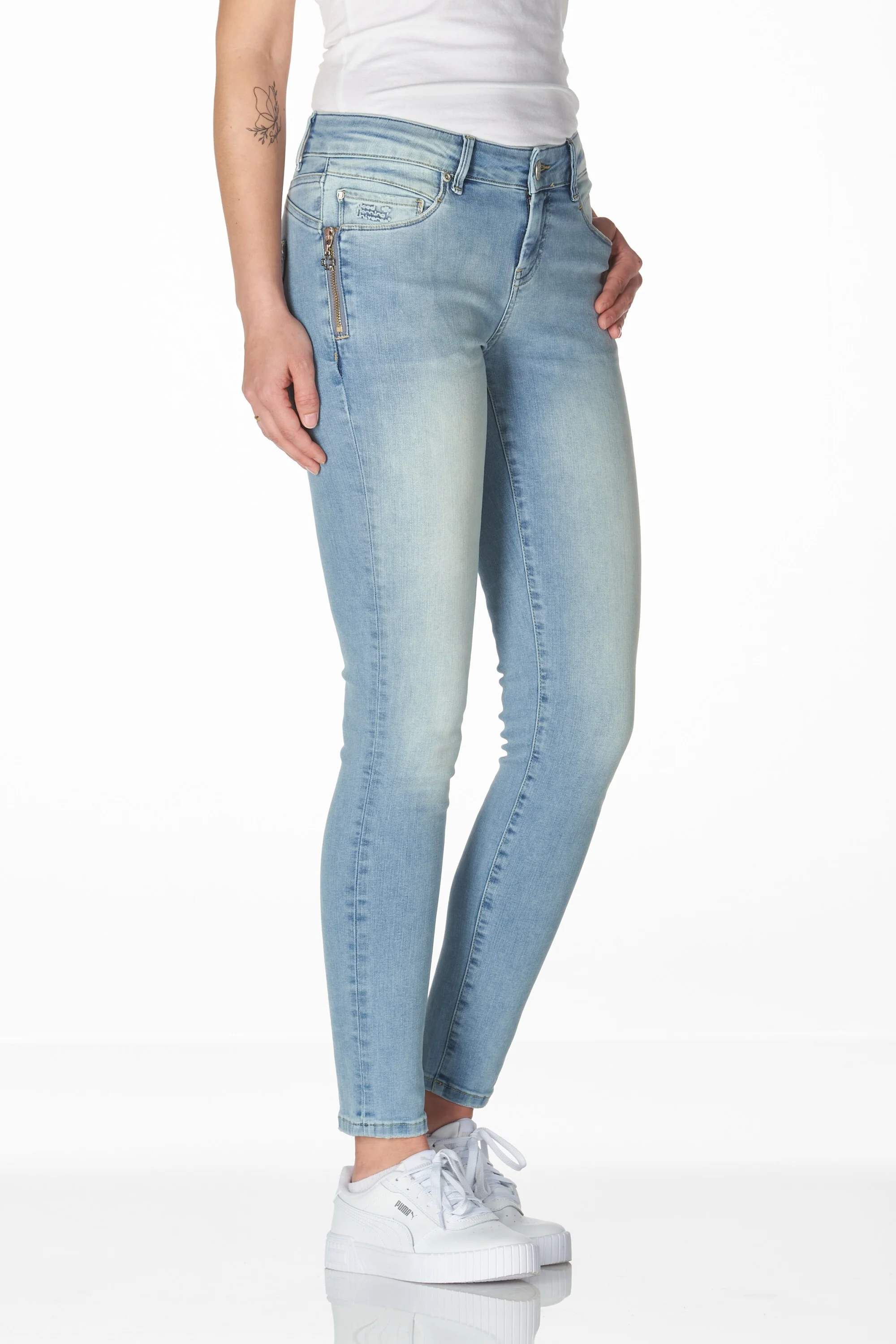 Noemi bleached effect wash