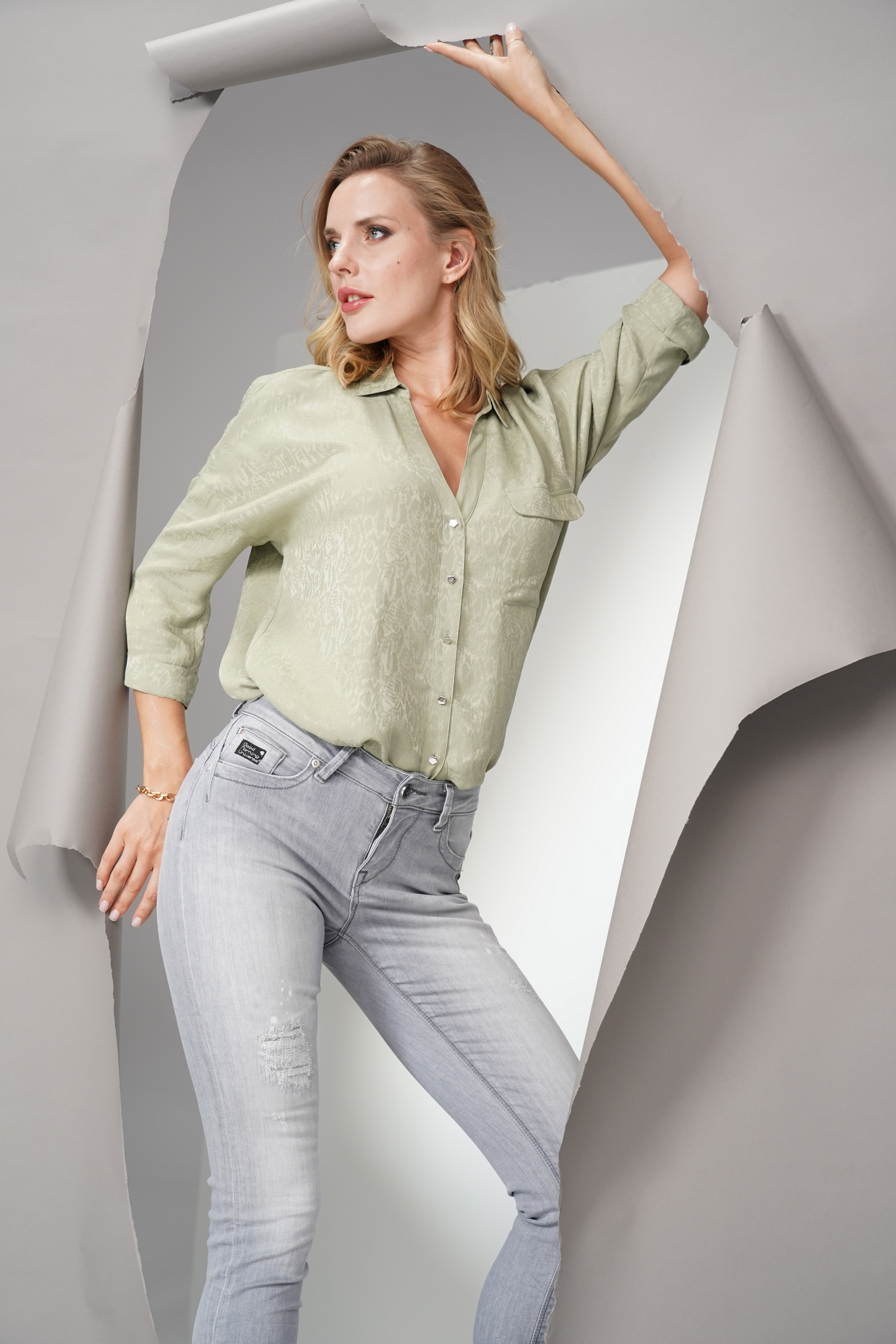 Sunny light grey vintage destroyed