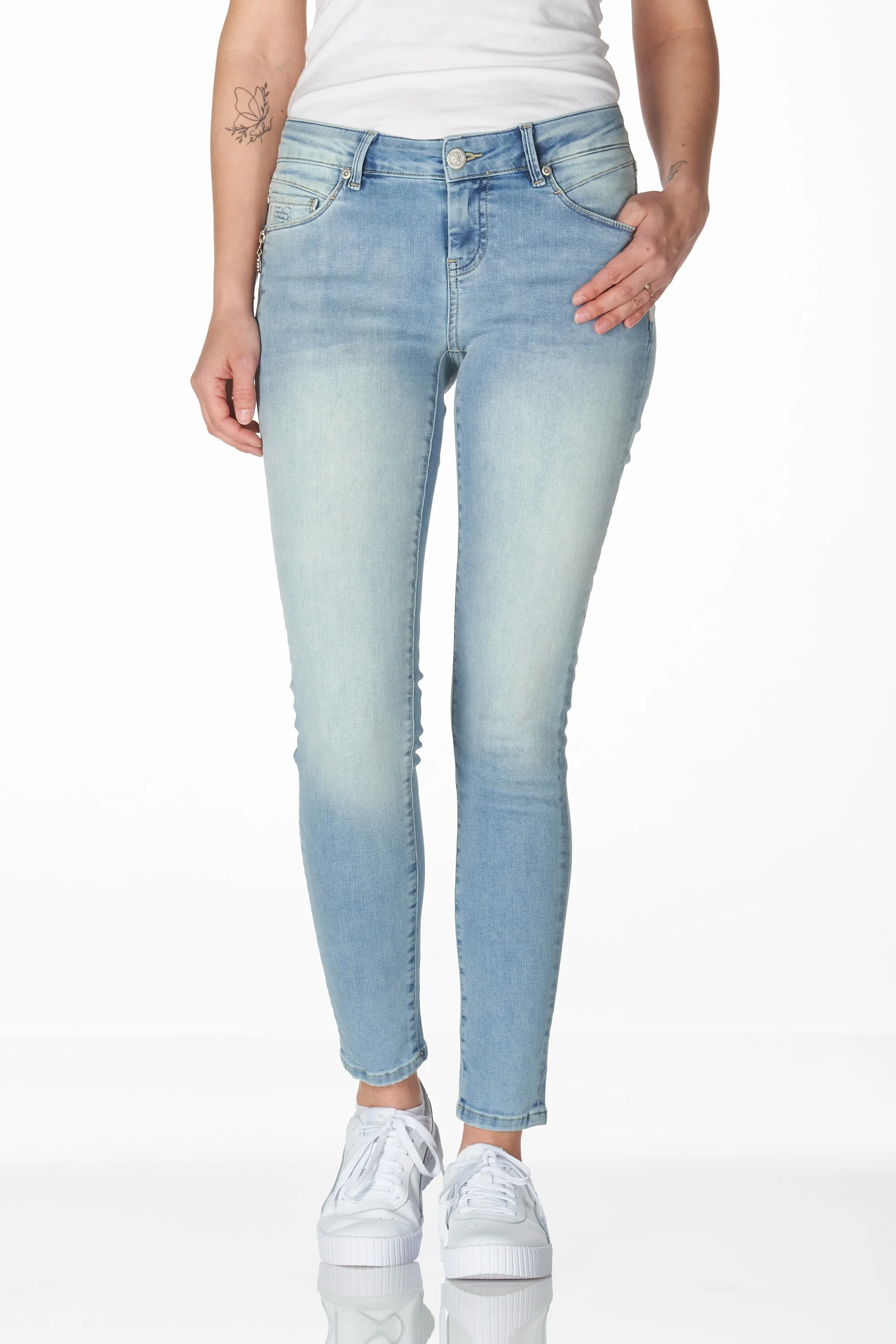 Noemi bleached effect wash