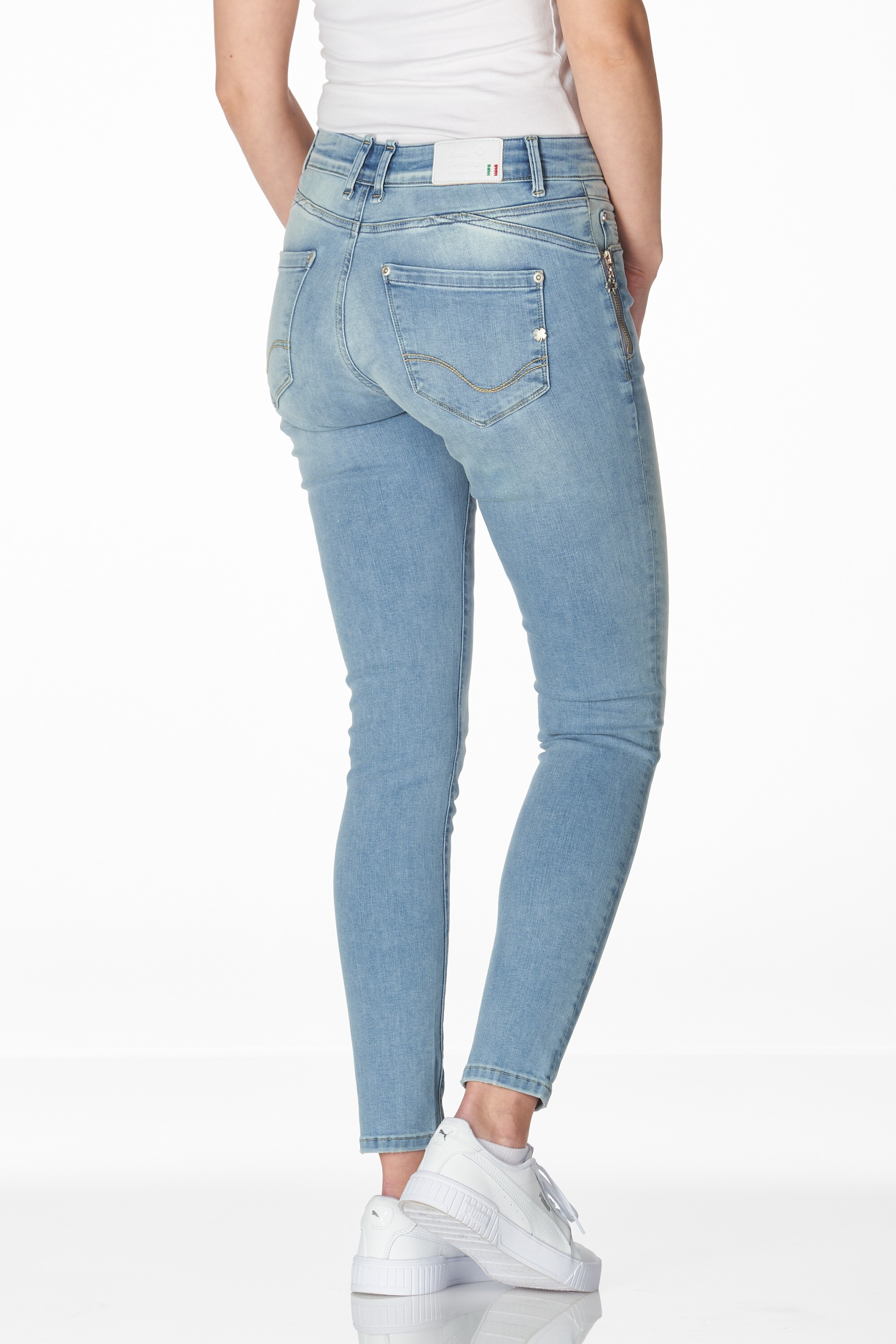 Noemi bleached effect wash