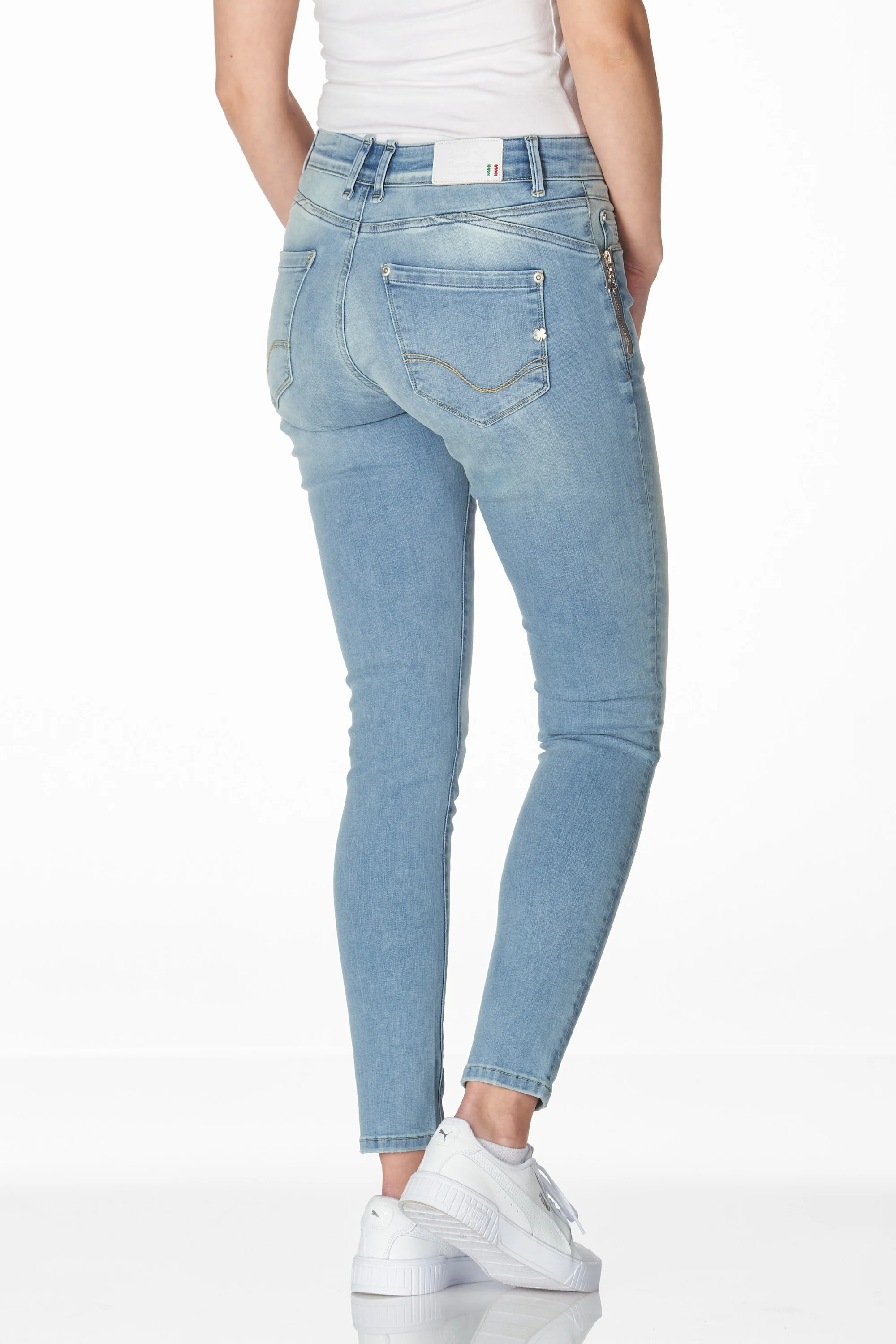 Noemi bleached effect wash