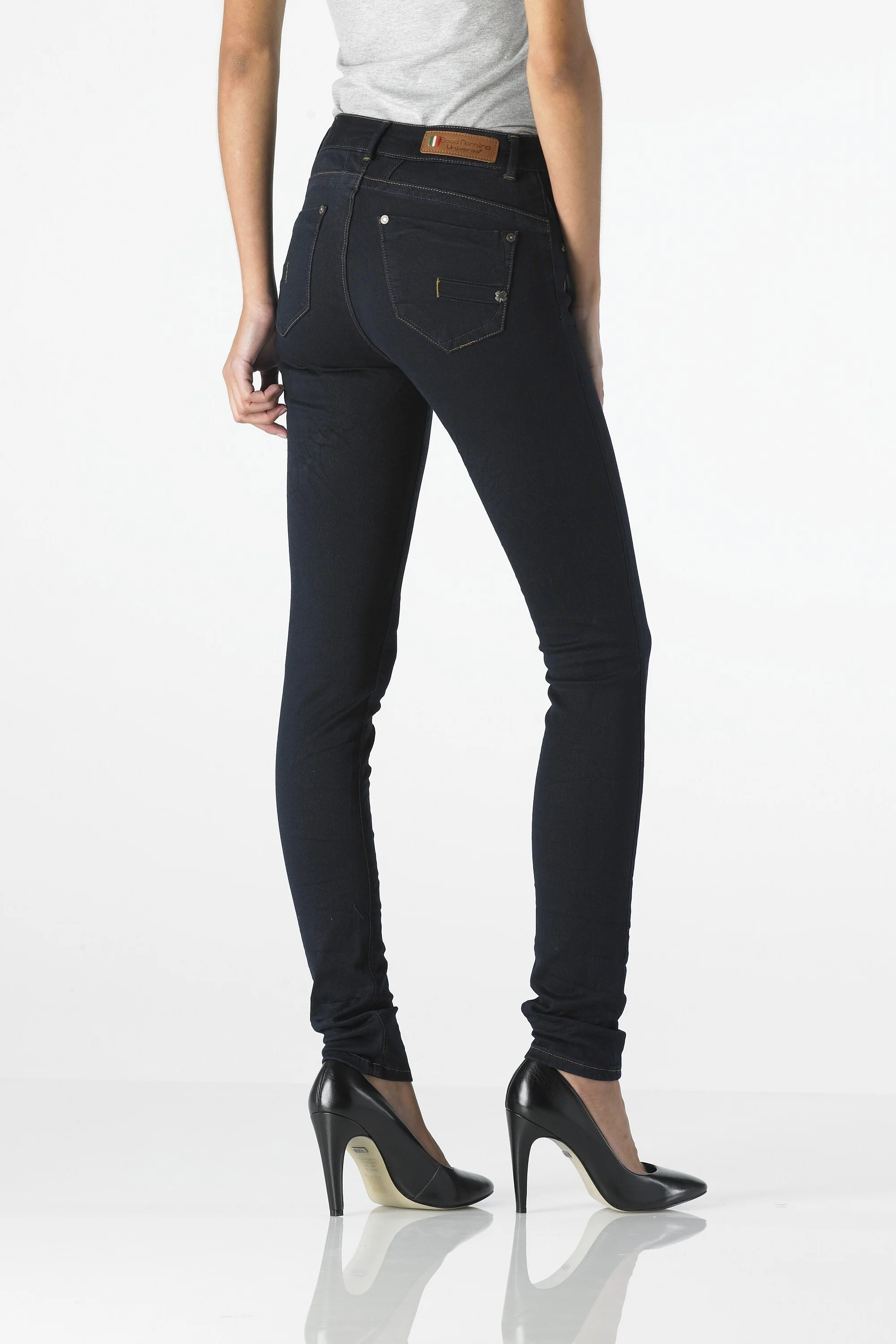 Sunny - Highwaist Slim (Dark Enzyme Wash)